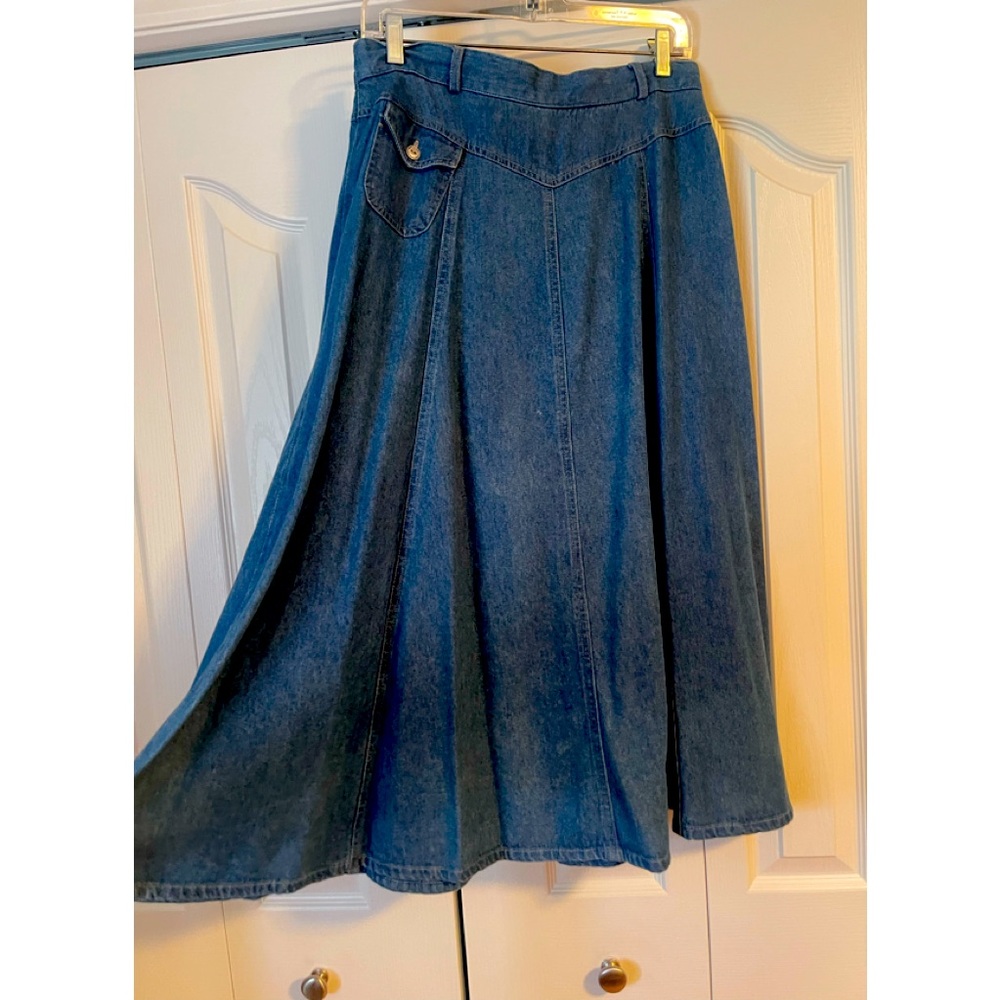 Hellllo 80’s! For all you vintage lovers !! This is a beauty!